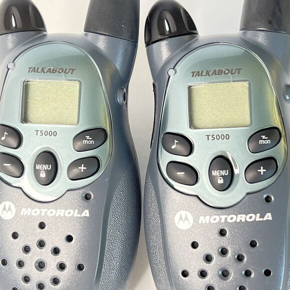Motorola Talkabout Walkie Talkies T5000 Two-Way Radios Set of 2 Gray 22 Channels - Picture 8 of 10
